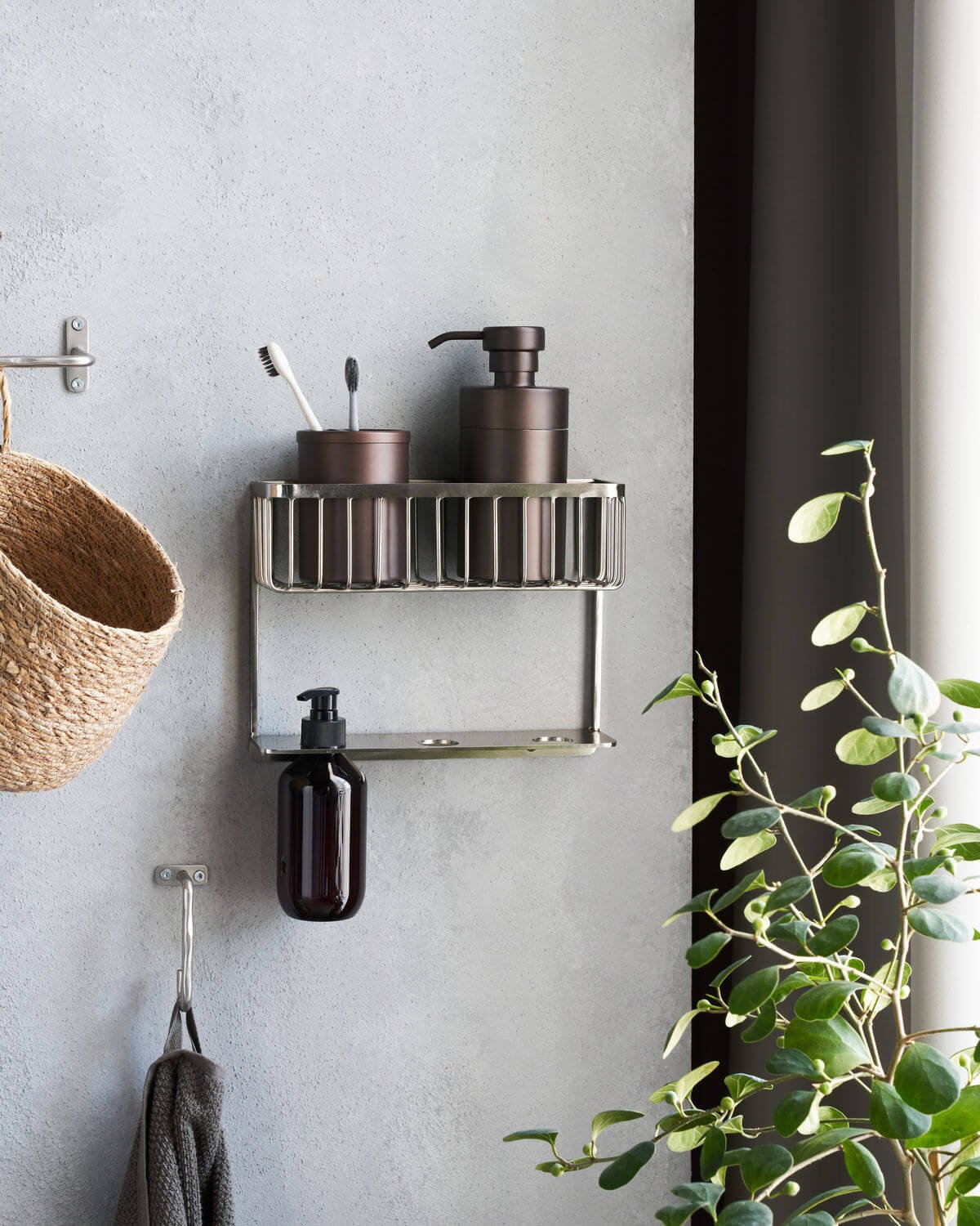 Veggbaðhilla silver fyrir 3 sápuflöskur frá House Doctor L 25.5cm - Image 3